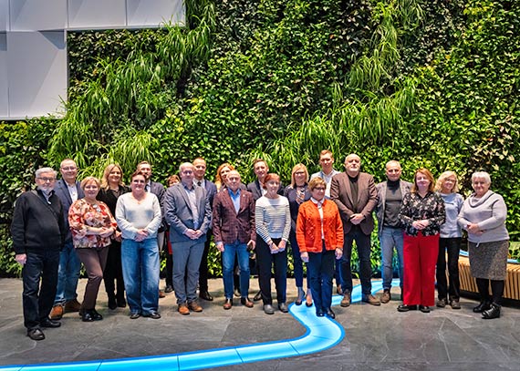 Z jak� ofert� przychodz� do klient�w Zak�ady Aktywno�ci Zawodowej?  Przegl�d us�ug i produkt�w