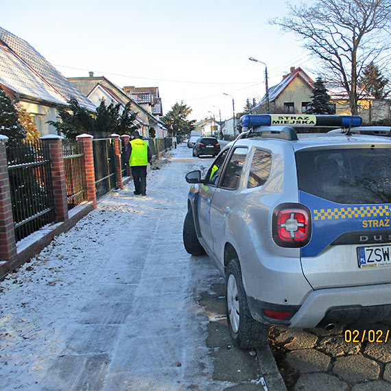 163 kontrole chodnik�w w �winouj�ciu. Stra� miejska przypomina o zimowych obowi�zkach