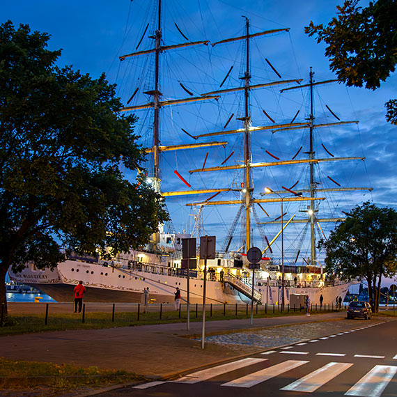 Aktualizacja: Cumowanie statku „Dar M�odzie�y” w �winouj�ciu zosta�o odwo�ane