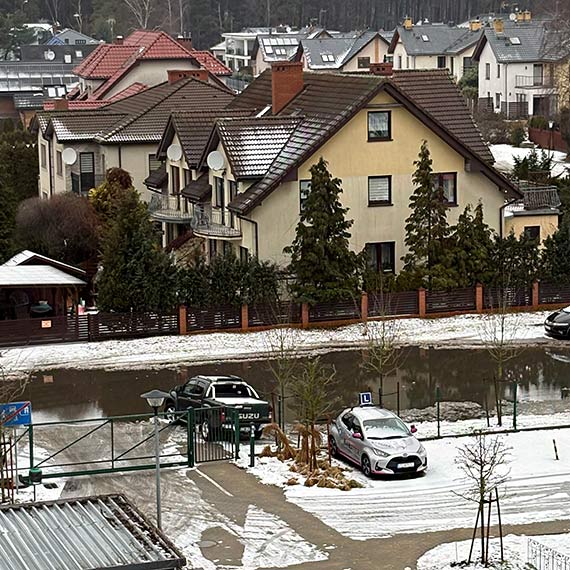 Zamarznięta ziemia, zalane tereny