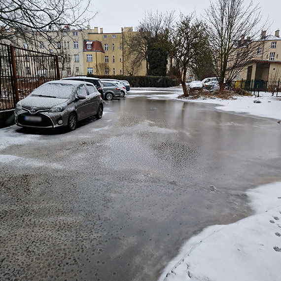 Zamarznięta ziemia, zalane tereny