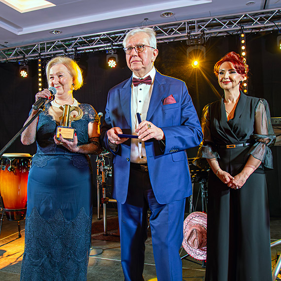 200 go�ci, 16 statuetek i zabawa do �witu. Tak wygl�da� Prezydencki Bal Maskowy w stylu weneckim