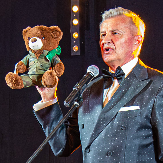 Mi� Wojtek ma chroni� �winouj�cie. Prezent od wiceministra obrony