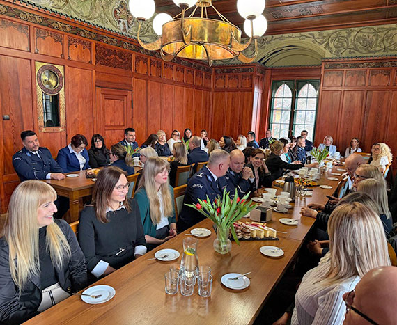 17 lutego - �wi�to S�u�by Cywilnej to czas uroczystych podzi�kowa� i wyr�nie�