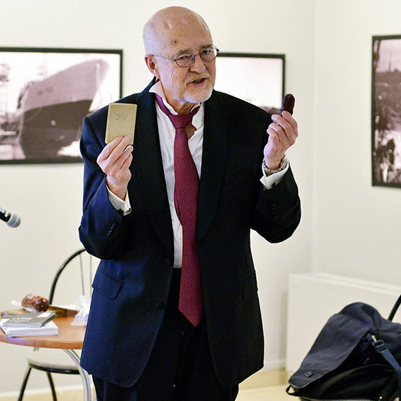 PPDiUR „Odra”-archiwalne fotografie, proza �ycia rybak�w i… natchniona poezja. Galeria „Art” podj�a pr�b� zmieszania �ywio��w, nazbyt chyba odwa�nie!