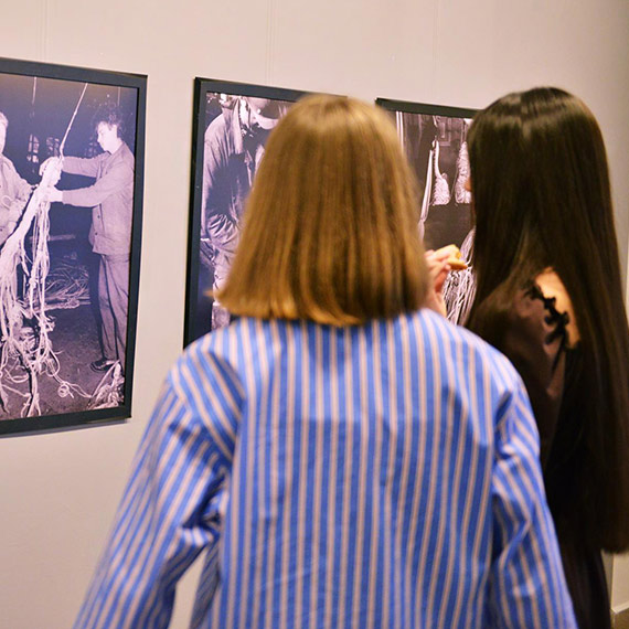 PPDiUR „Odra”-archiwalne fotografie, proza �ycia rybak�w i… natchniona poezja. Galeria „Art” podj�a pr�b� zmieszania �ywio��w, nazbyt chyba odwa�nie!