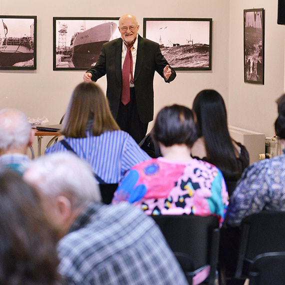 PPDiUR „Odra”-archiwalne fotografie, proza �ycia rybak�w i… natchniona poezja. Galeria „Art” podj�a pr�b� zmieszania �ywio��w, nazbyt chyba odwa�nie!