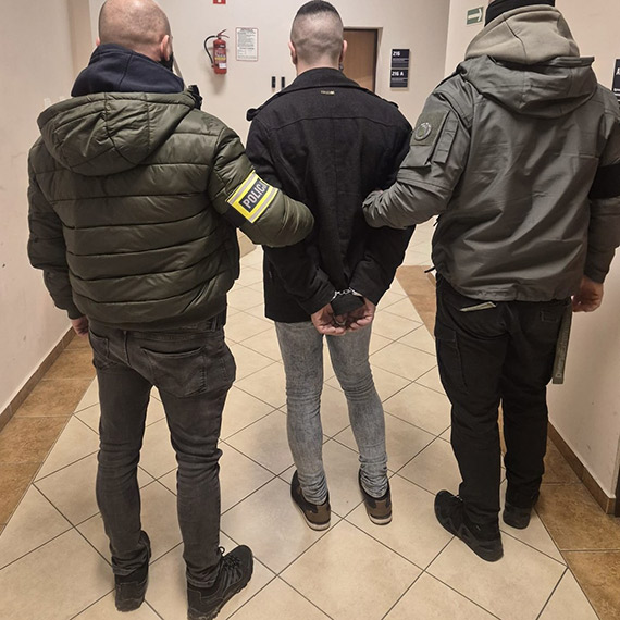 Nietrze�wy i pod wp�ywem narkotyk�w - o krok od tragedii na przej�ciu dla pieszych!