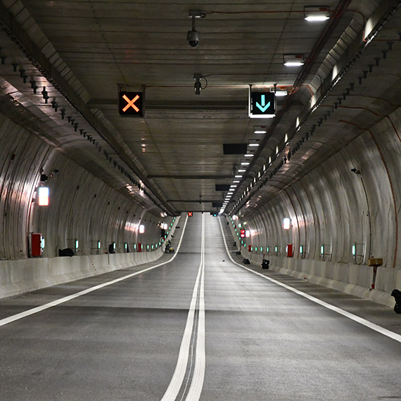 Kolejne nocne prace w tunelu