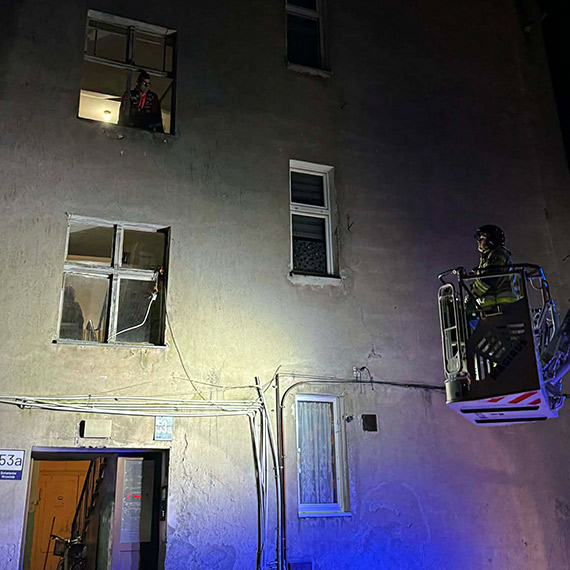 Strażacy weszli do mieszkania w środku znaleziono ciało mężczyzny