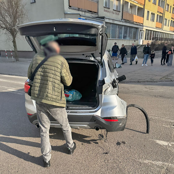Zderzenie samochodu z motocyklem na skrzyżowaniu Konstytucji 3 Maja i Kościuszki