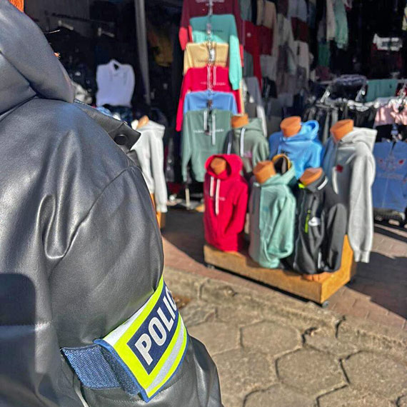 Blisko 1200 podrobionych produkt�w zabezpieczonych przez policjant�w
