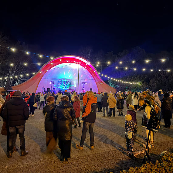 Kiedy� dancingi, dzi� dyskoteka przed muszl�. Dlaczego ludzie chc� ta�czy�