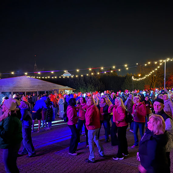 Kiedy� dancingi, dzi� dyskoteka przed muszl�. Dlaczego ludzie chc� ta�czy�