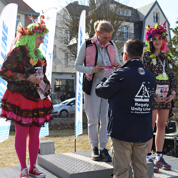 Radosna promenadowa rywalizacja pa� tu� przed Dniem Kobiet 