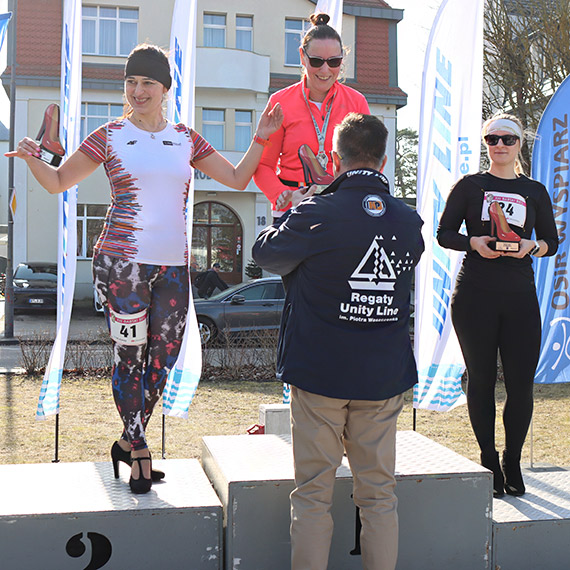 Radosna promenadowa rywalizacja pa� tu� przed Dniem Kobiet 