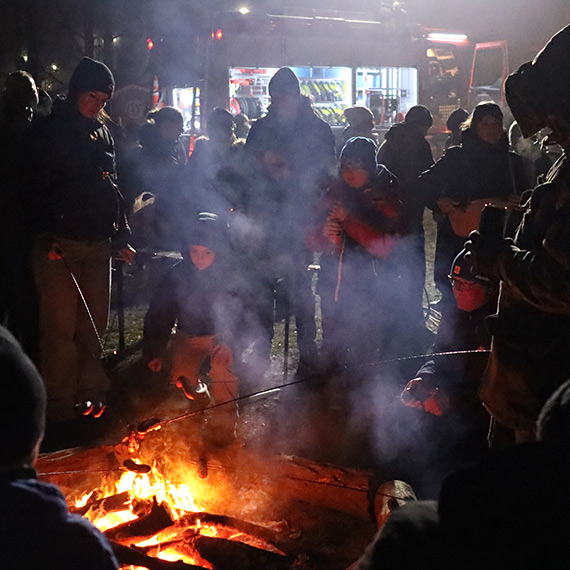 Spektakularnie powitana - musi z nami pozostać! Świnoujście przyjęło wiosnę ogniem i śpiewem