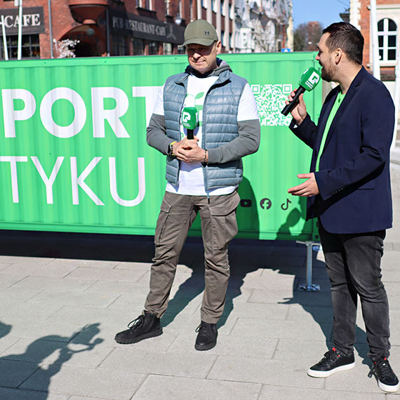 Zielony przyl�dek w �winouj�ciu. Port Szczecin-�winouj�cie przywita� wiosn� rozdaj�c mieszka�com sadzonki