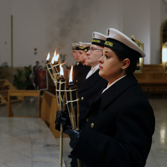 Za krzyżem ulicami Świnoujścia. Uczestnicy modlili się w intencjach miasta ale i wszystkich rodaków