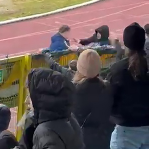 Zadyma na stadionie Miejskim. Intruz przy sektorze gospodarzy i brak reakcji ochrony. To doprowadzi�o do eskalacji