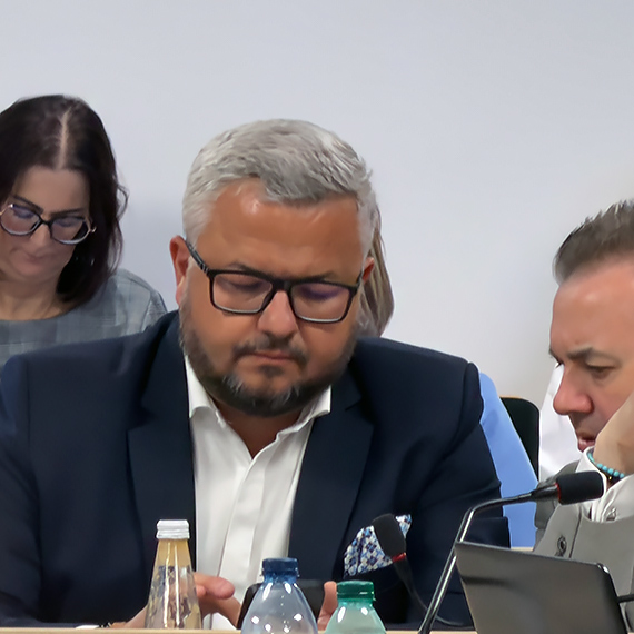 „Klangor” kontra rzeczywisto��. Serial wywo�a� burz� na sesji w �winouj�ciu. Zobacz film!