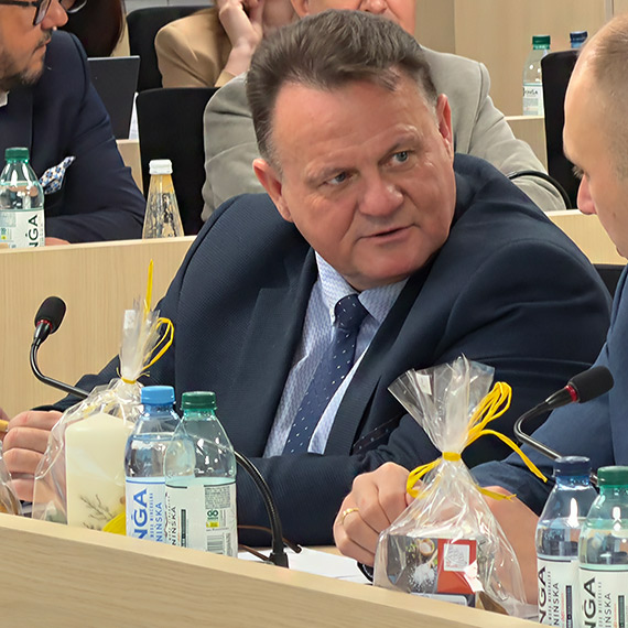 „Klangor” kontra rzeczywisto��. Serial wywo�a� burz� na sesji w �winouj�ciu. Zobacz film!