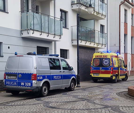 Drgawki i uraz twarzoczaszki przy ulicy Monte Cassino. Interweniowa�o pogotowie i policja