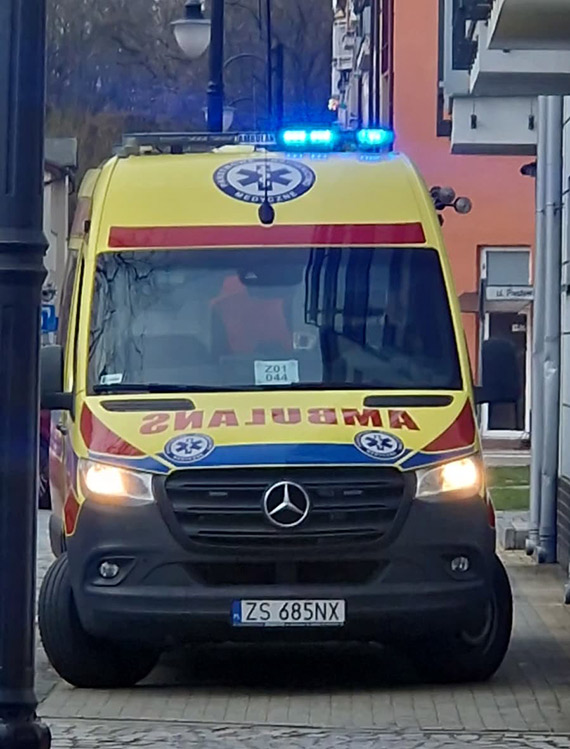 Drgawki i uraz twarzoczaszki przy ulicy Monte Cassino. Interweniowa�o pogotowie i policja