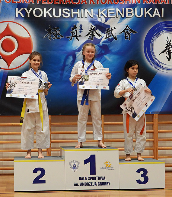 Karatecy ze �winouj�cia pokazali klas�. Medale i mocny sygna� z Mi�dzyzdroj�w