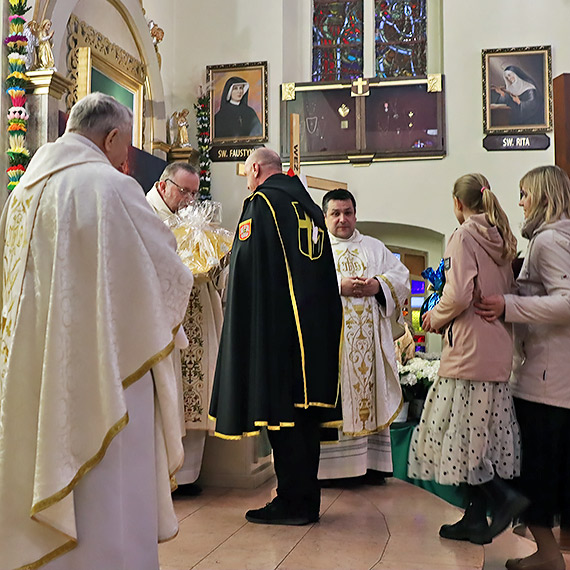 Od czwartkowej mszy �wi�tej wieczerzy pa�skiej rozpocz�y si� obchody Triduum Paschalnego; m�ki, �mierci i  zmartwychwstania Chrystusa