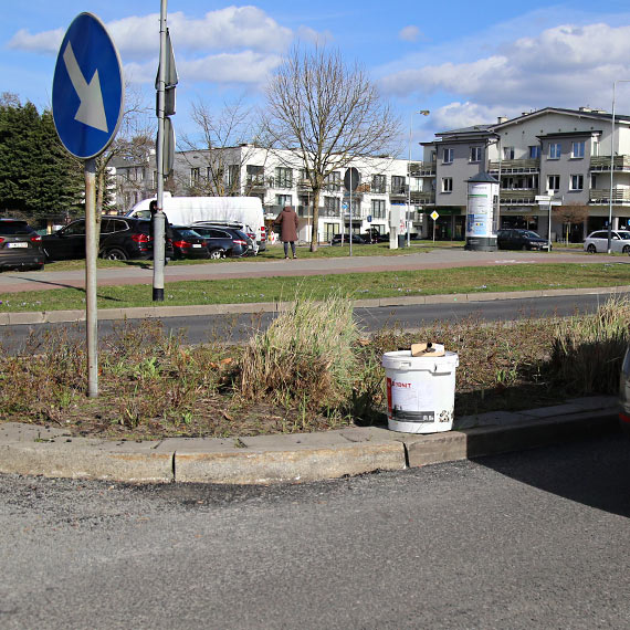 P�dzel zosta� na wysepce. Remont przy ulicy 11 Listopada z drobnym akcentem na �wi�ta