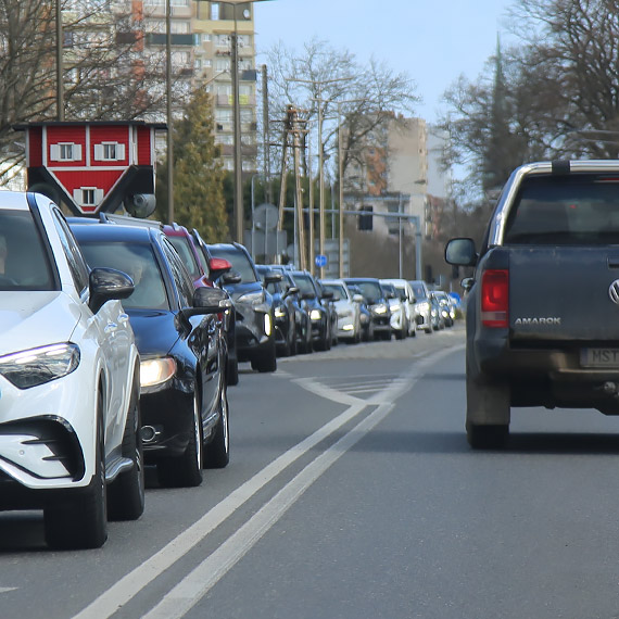 Niemcy szturmuj� stacje paliw w �winouj�ciu. Diesel znika, kolejki parali�uj� ulice