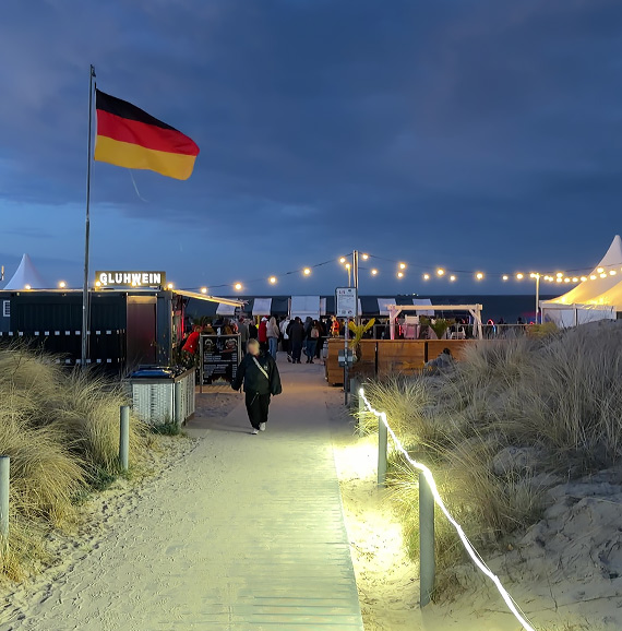 Podgl�damy s�siad�w - tak bawi si� Ahlbeck nad morzem. Zobacz film!