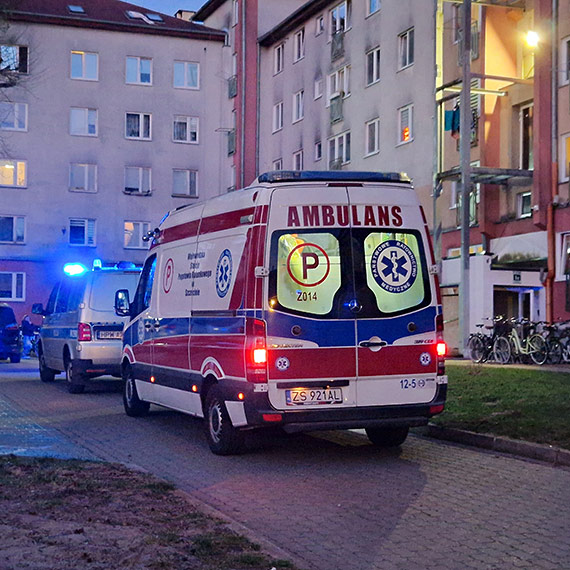 Zgon 82-latka w �winouj�ciu. Na miejscu policja i pogotowie