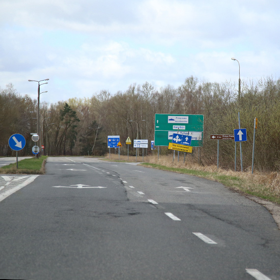 Drogowy ba�agan na ulicy Pomorskiej. Tury�ci wci�� bez jasnej informacji o tunelu