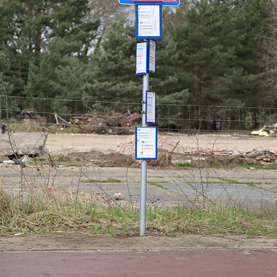 Przystanek dla… wytrwa�ych. Kto chce jecha� „10” albo „12”, musi najpierw ukl�kn��