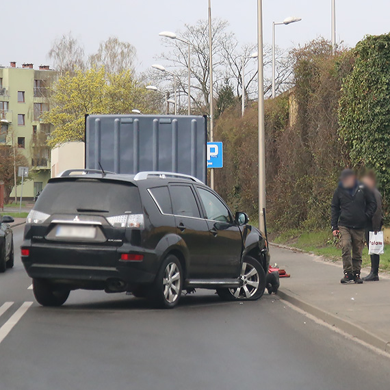 Poranny incydent przy Wybrze�u W�adys�awa IV. Kolizja i mandat dla 20-latki