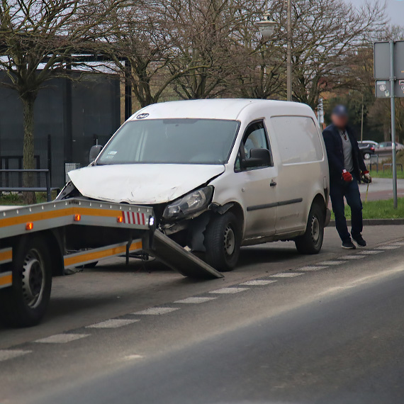 Poranny incydent przy Wybrze�u W�adys�awa IV. Kolizja i mandat dla 20-latki