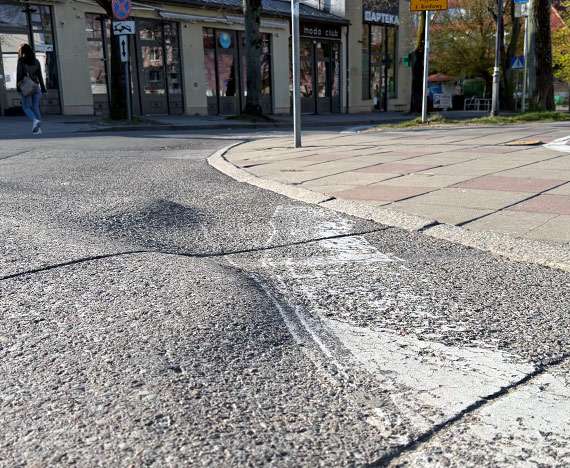 Pu�apka na pieszych przy �eromskiego. Od lat nikt z tym nic nie robi