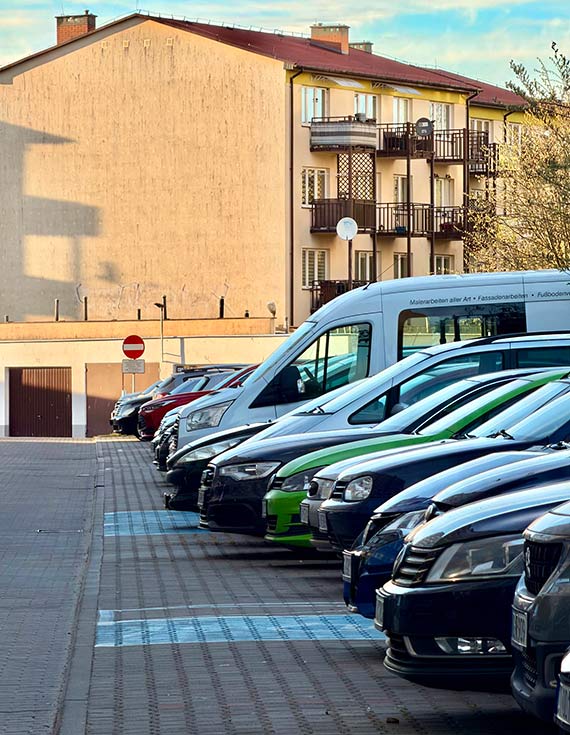 Parking czy komis? Matejki 39 pod niemieck� flag� rejestracyjn�