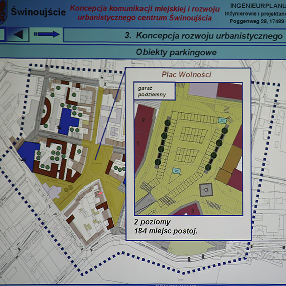 Niemcy ostrzegali ju� w 2009 roku. „Nie przebudowujcie Placu Wolno�ci bez podziemnego parkingu”. Dzi� centrum �winouj�cia dusi si� od chaosu