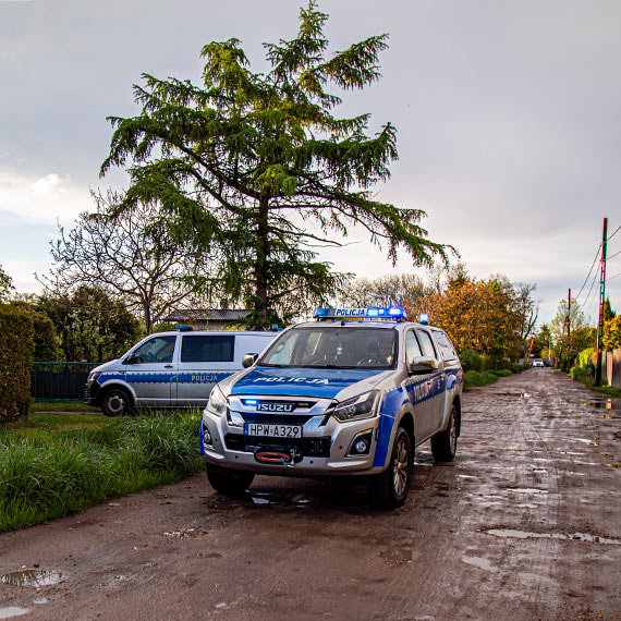 Policja zatrzyma�a m�czyzn� na dzia�kach Paprotno. Sprawa dotyczy 7-letniego dziecka