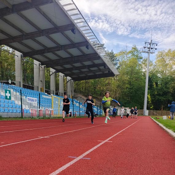 M�odzi sportowcy w akcji – Czwartki Lekkoatletyczne zn�w zachwyci�y