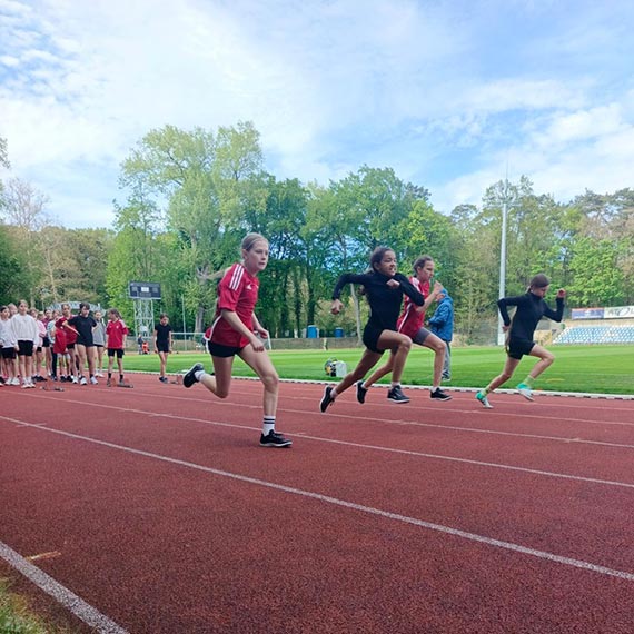 M�odzi sportowcy w akcji – Czwartki Lekkoatletyczne zn�w zachwyci�y