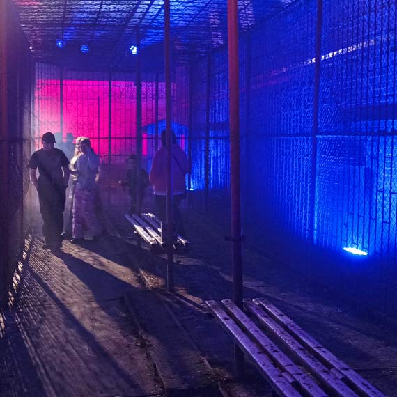 „Krwista noc” w �winouj�ciu” Pomys� na spacer po mrocznej historii przyci�gn�� t�umy. Zobacz film!