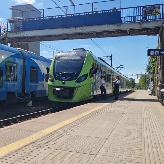 Chaos na torach mi�dzy Szczecinem a �winouj�ciem. POLREGIO ujawnia przyczyn� parali�u