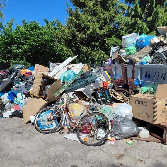 1200 z� za �mieci od dzia�ki. Niekt�rzy w kominiarkach podrzucaj� odpady z ogr�dk�w dzia�kowych w �winouj�ciu