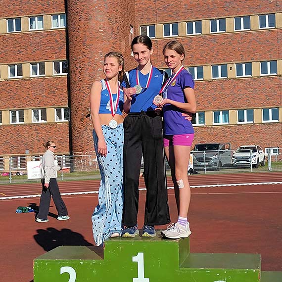 Wielki sukces dw�ch zawodniczek klubu OSiR „Wyspiarz” Natalia Smoli�ska i Helena Grudzie� w Og�lnopolskim Finale Nestle Cup