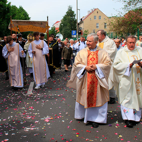 Bo�e Cia�o w �winouj�ciu. Ulicami miasta przejdzie uroczysta procesja eucharystyczna