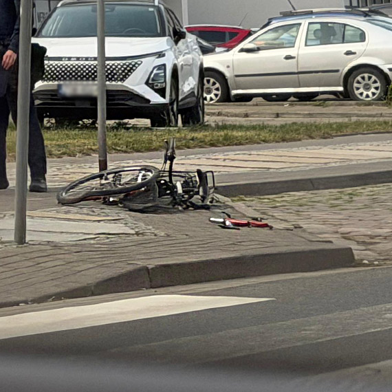 Potr�cenie przy Chrobrego. 66-letnia kobieta trafi�a do szpitala